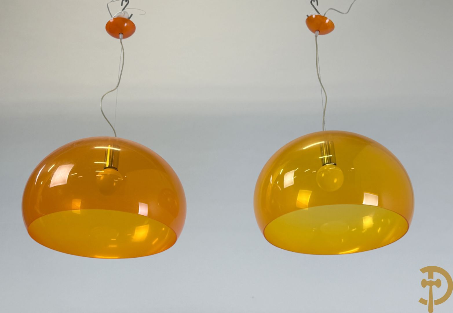 Paar vintage oranje plexi plafondlampen, Kartell, design Ferruccio-Laviani