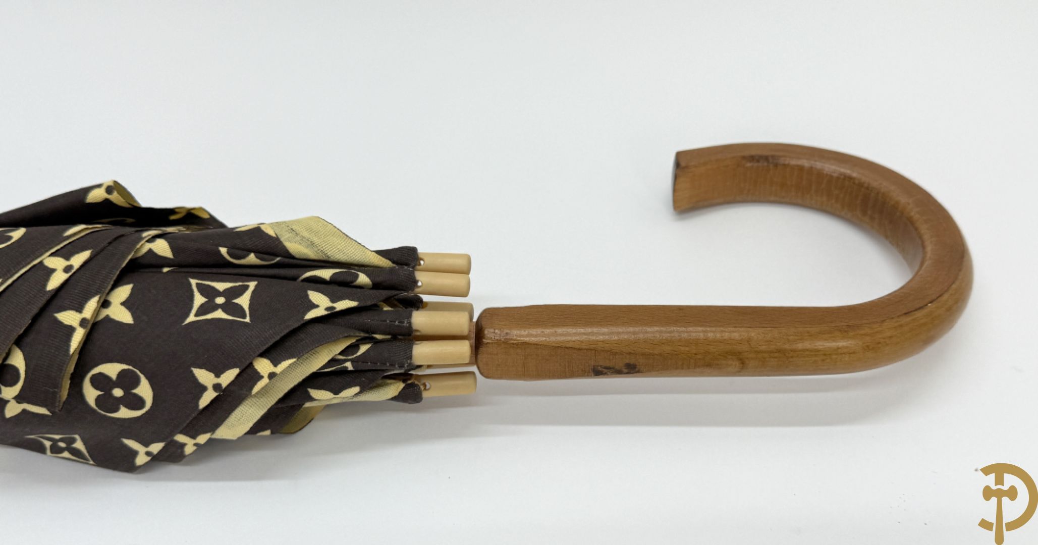 Grote en kleine toiletzak Louis Vuitton + agenda 2001  + portefeuille + tag + paraplu