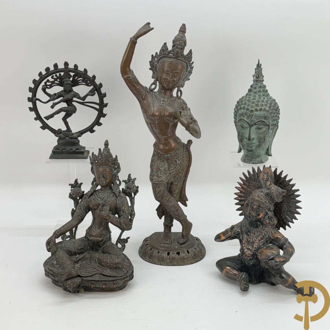 Bronzen dansende shiva + zittende bronzen boedhistische figuur + zittende boedhistische man met mand in zamak + bronzen boedhistisch boedhahoofd + bronzen shiva met 4 armen