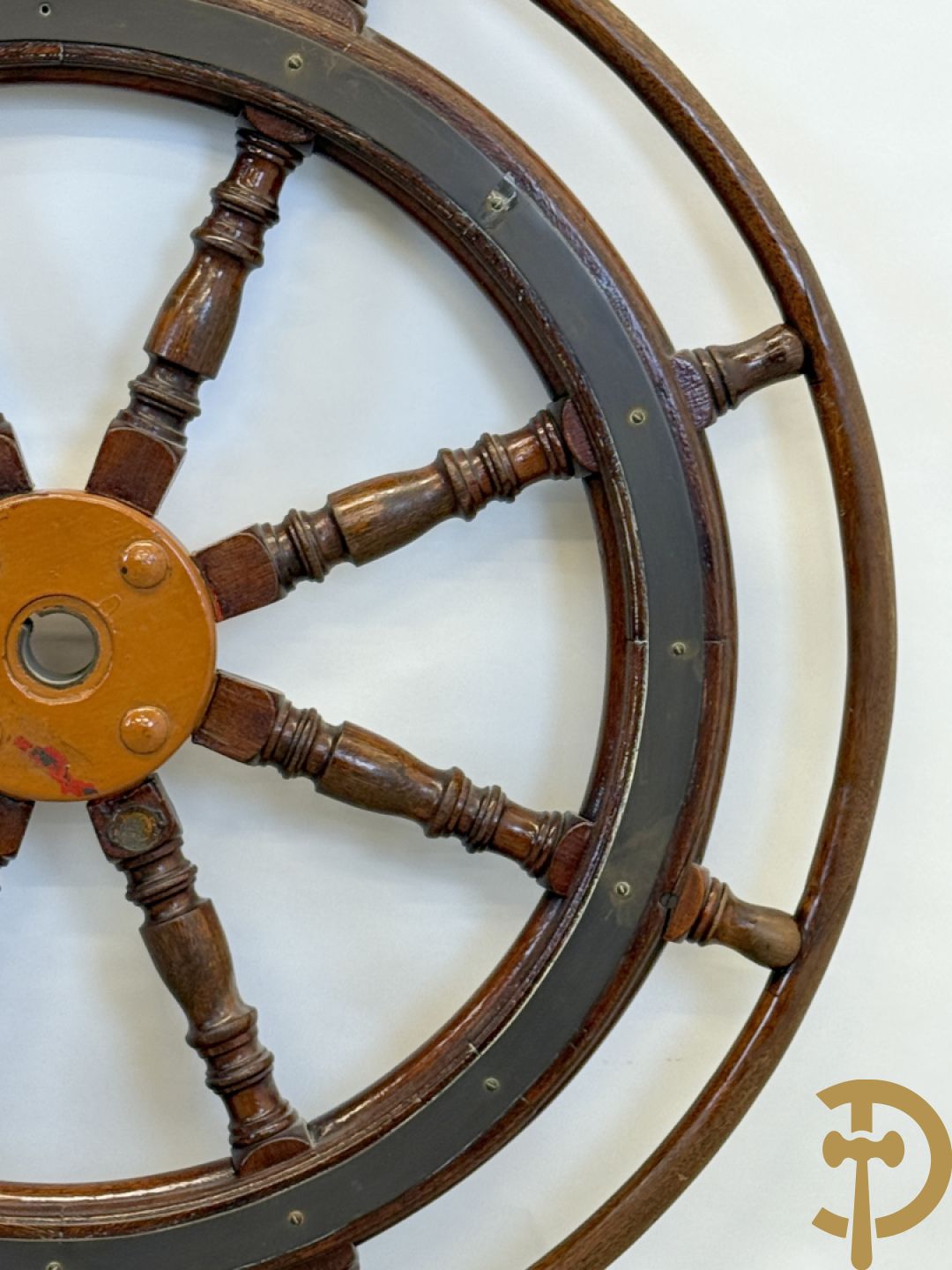 Antiek stuurwiel met ballusters