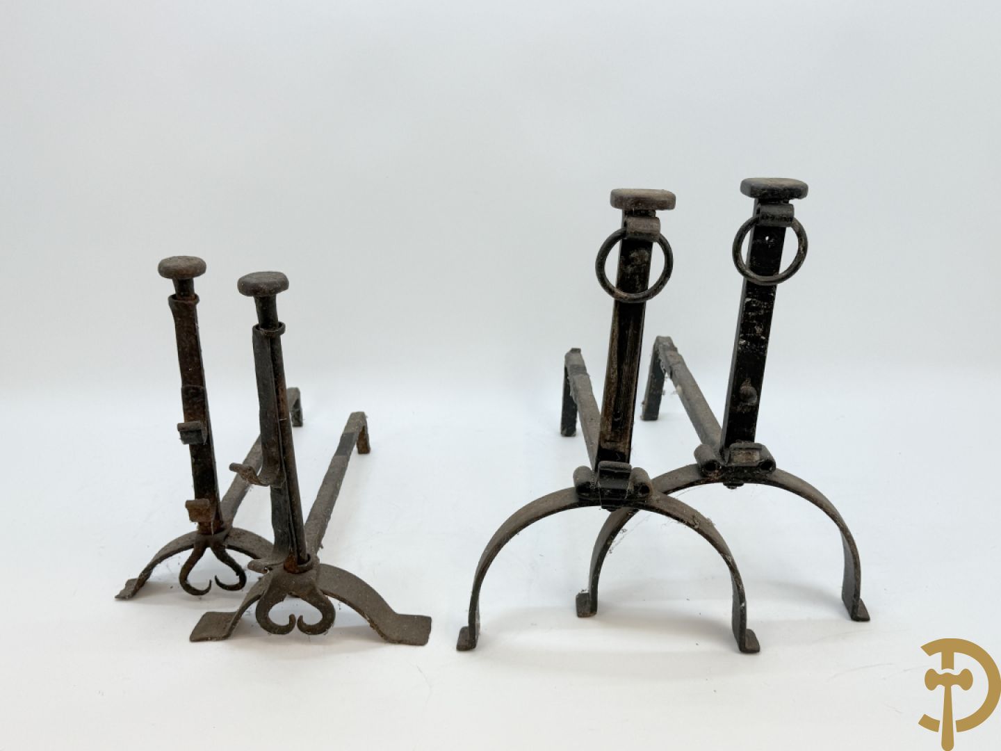 Twee paar 19e gietijzeren chenets