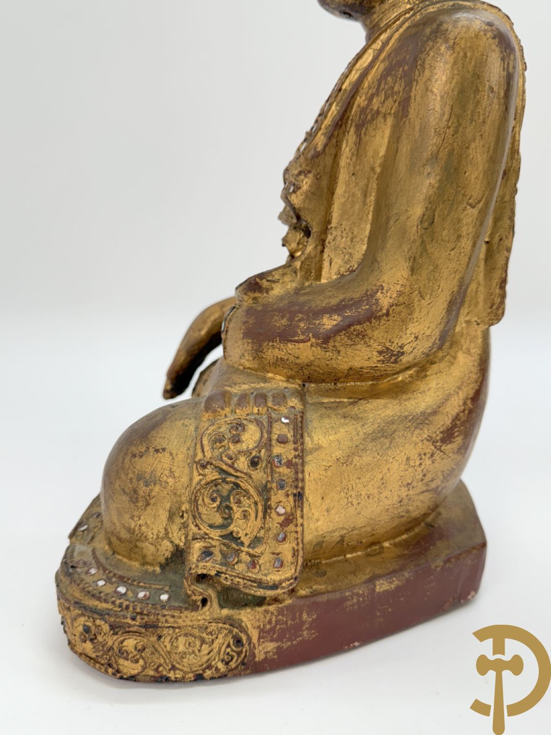 Handbeschilderd ijzeren boedhahoofd + vergulde houtgesculpteerde zittende boedha