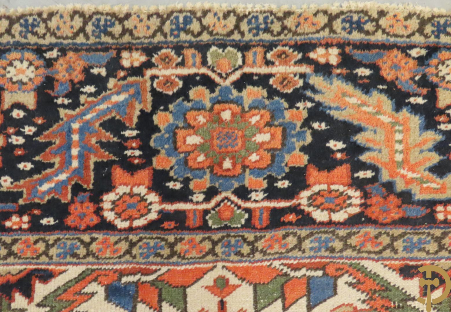 Antiek oosters handgeknoopt tapijt heriz