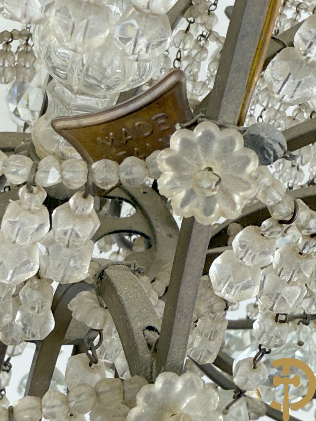 Italiaanse ijzeren luchter met kristallen bellen