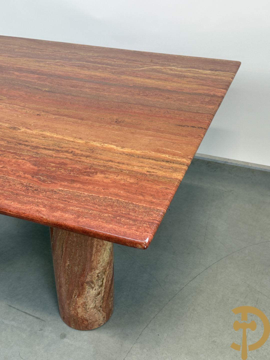 Geaderde marmeren Cassina tafel op 4 cilindervormige poten Mario Bellini