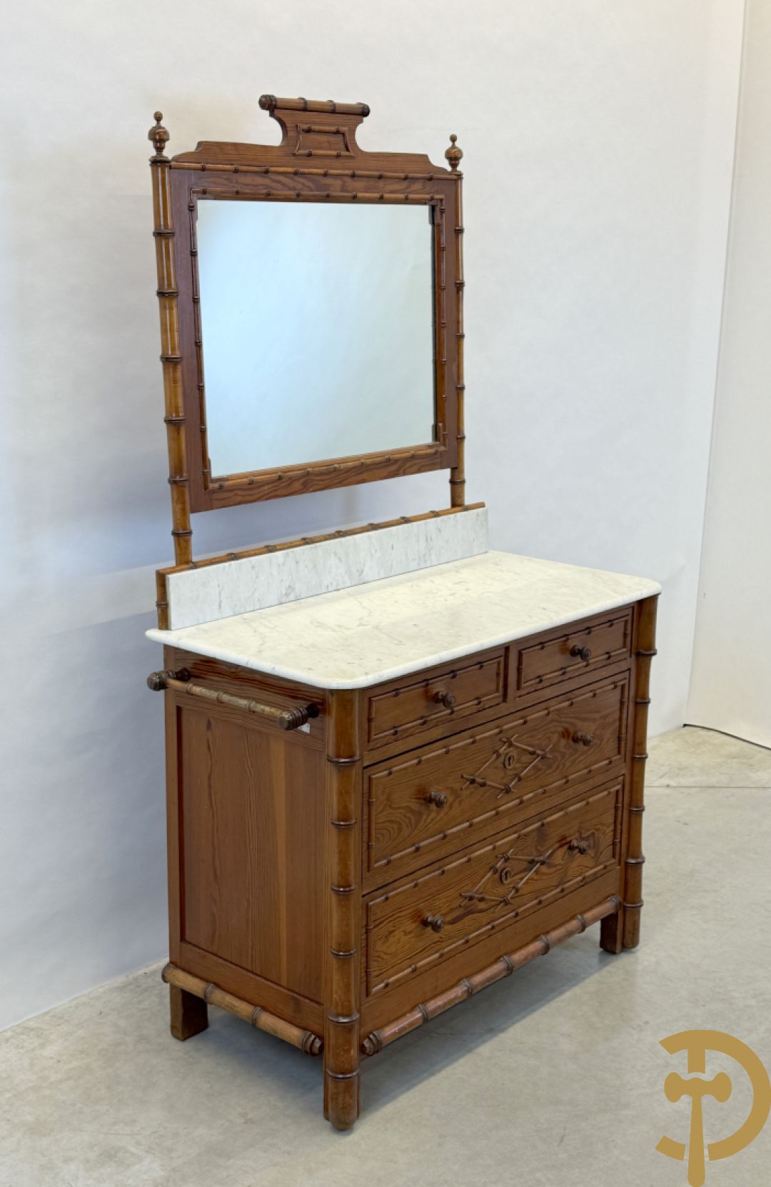 Bamboe opschiktafel mt 4 lades, wit marmeren blad en spiegel