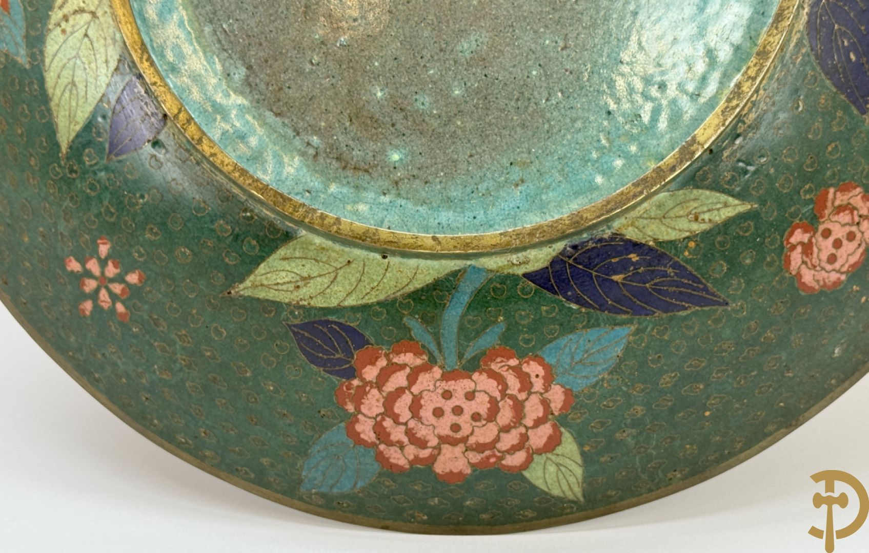 Twee cloisoné borden met vogel- en bloemendercor