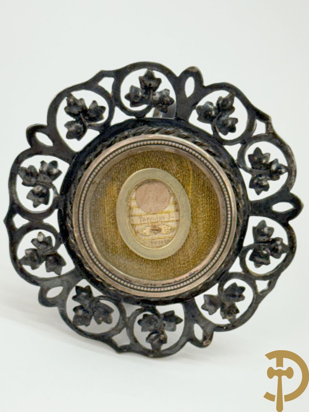 Grote relekwie en 3 kleine relikwieën + bijhorende documentatie