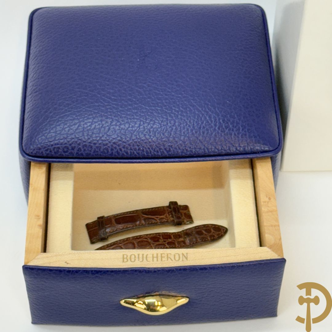 Geelgouden dameshorloge Boucheron Carrée in bijhorende lederen box, gemerkt 18 Kt. en genummerd 403436 - Met 2 verschillende bandjes + certificaten