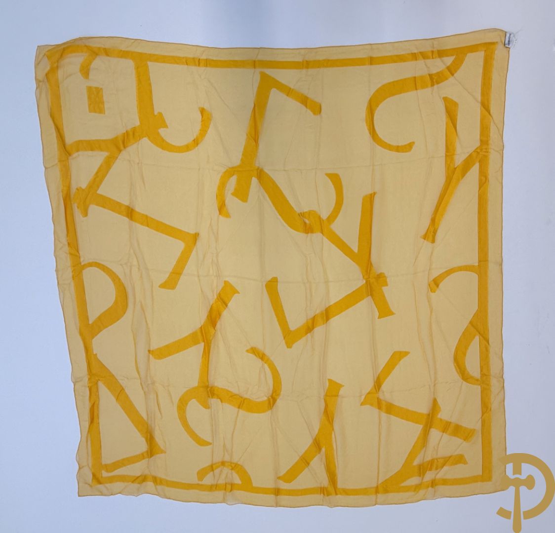 Vier foulards Yves Saint Laurent (nooit gedragen komt uit winkel restant)