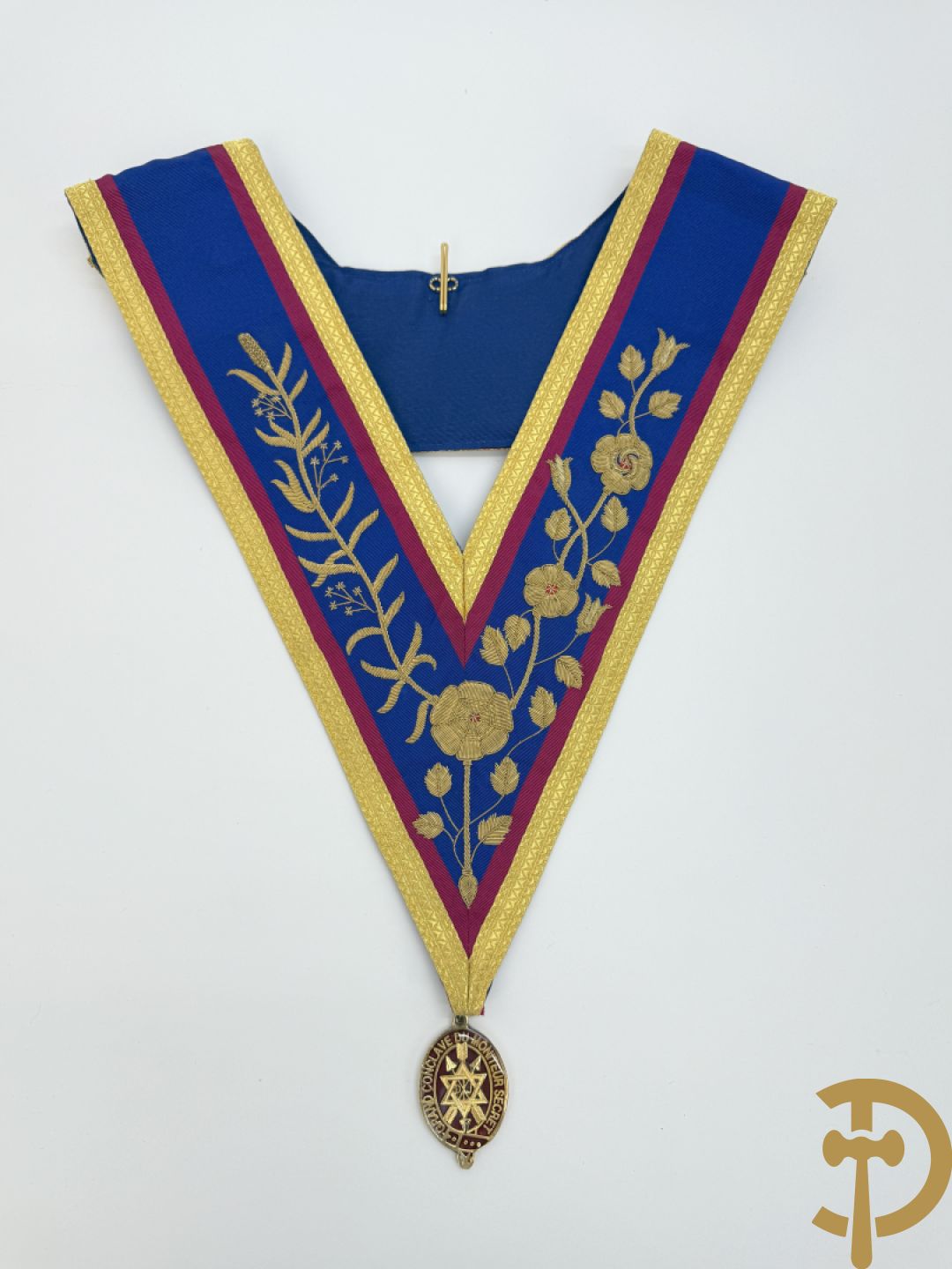 Drie kraagbanden van de Vrijmetselarij : Grand Lodge of Mark Mastermasons, Grand Conseil des Grades Mac.Allies en Grand Conclave du Moniteur Secret