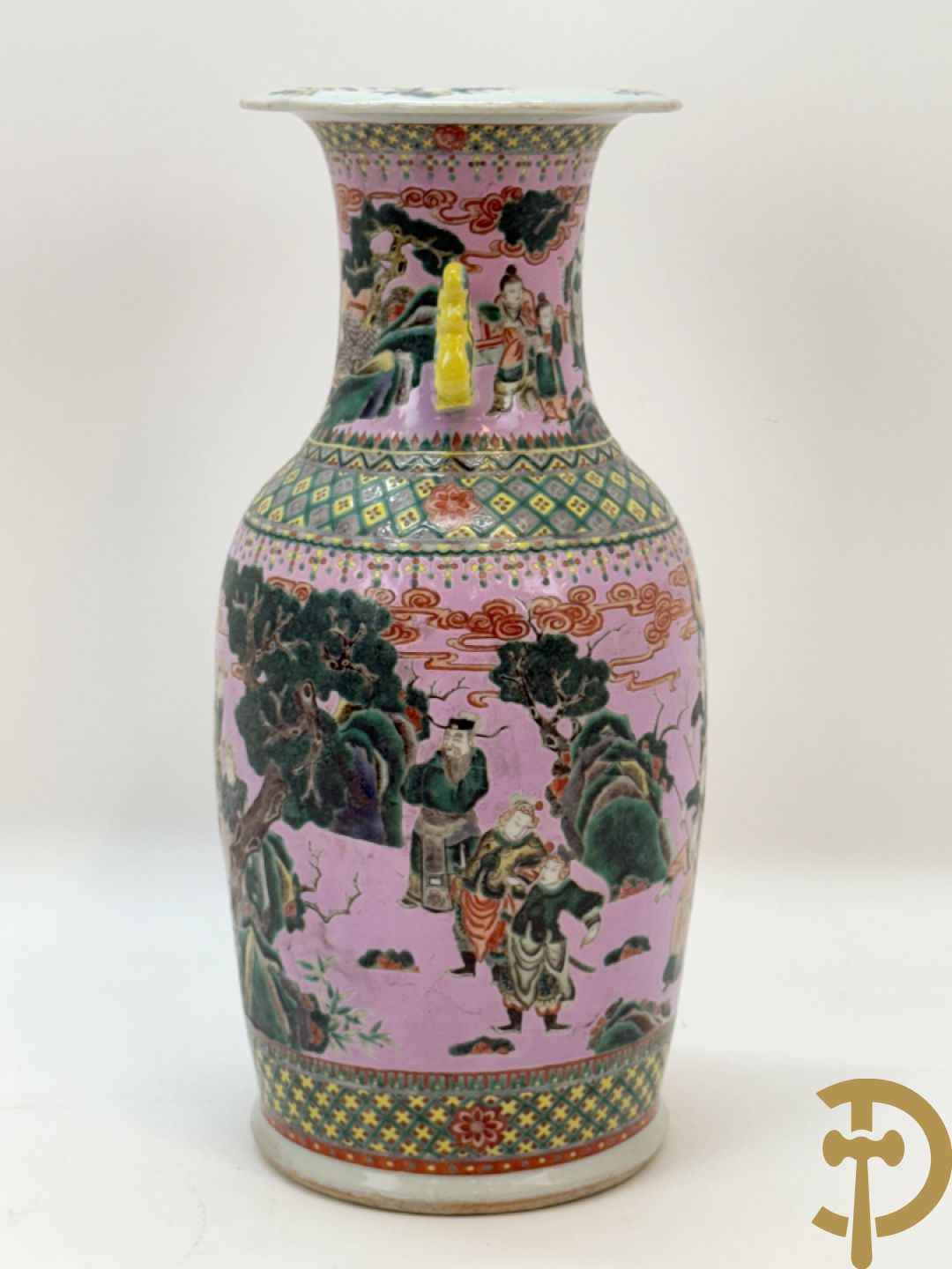 Chinese porseleinen meerkleurige vaas met decor van wijsgeren in landschap