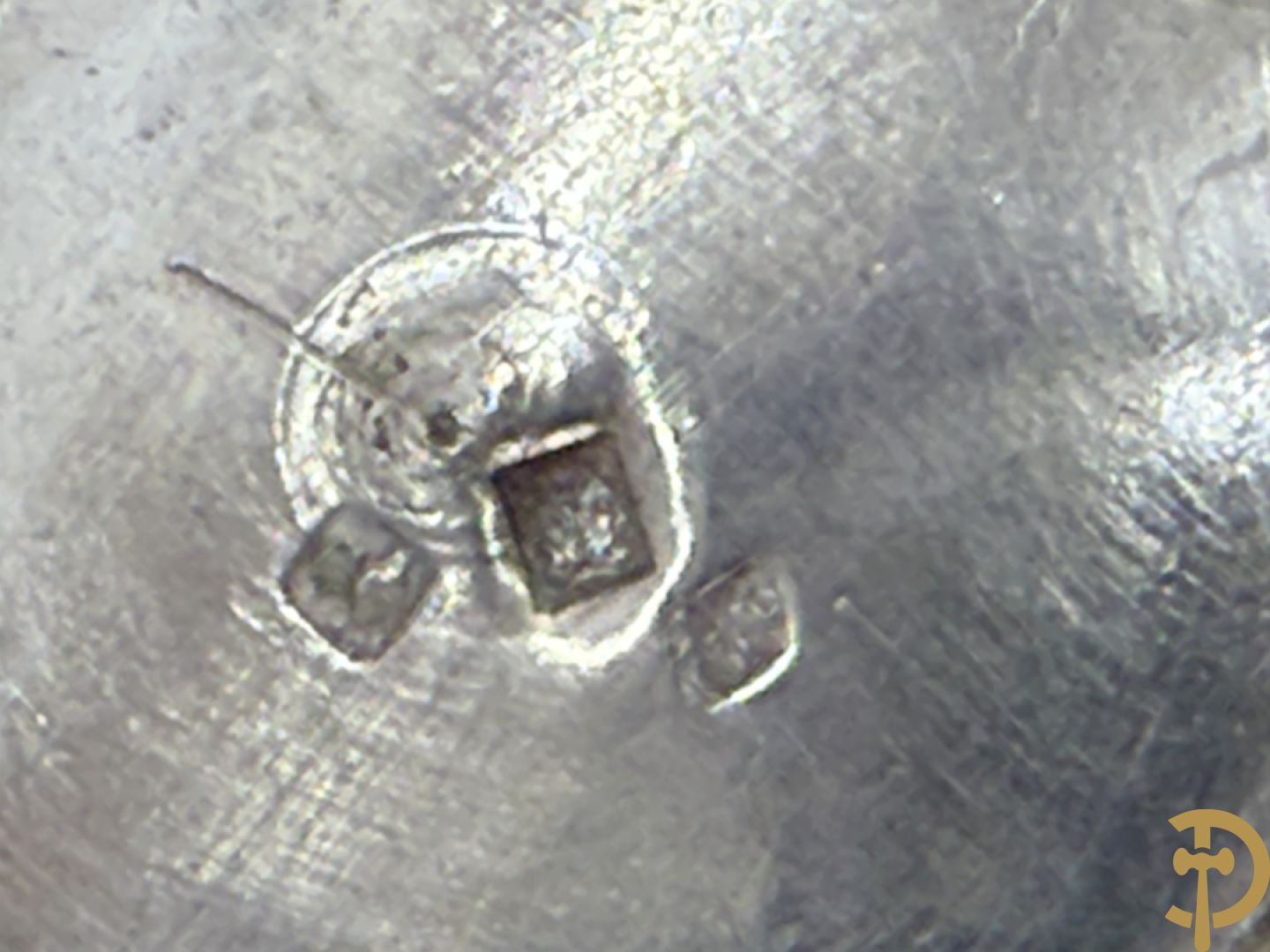 Zilveren koffiekan + bijhorende melk- en suikerpot, Louis XV stijl