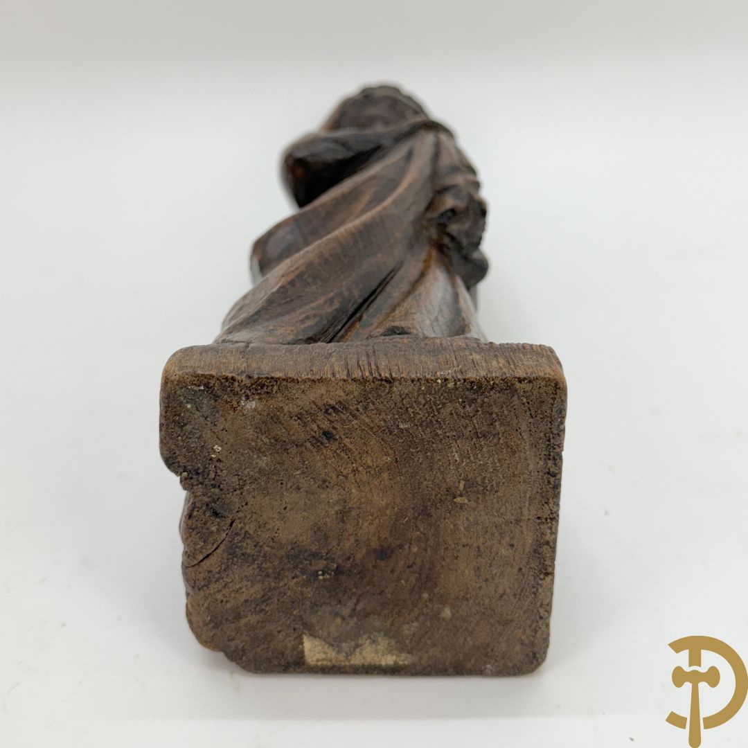 Basrelief met sculptuur van een embleem bezet met hond en harnas + houtsculptuur van heilige Jozef met kind + Madonna