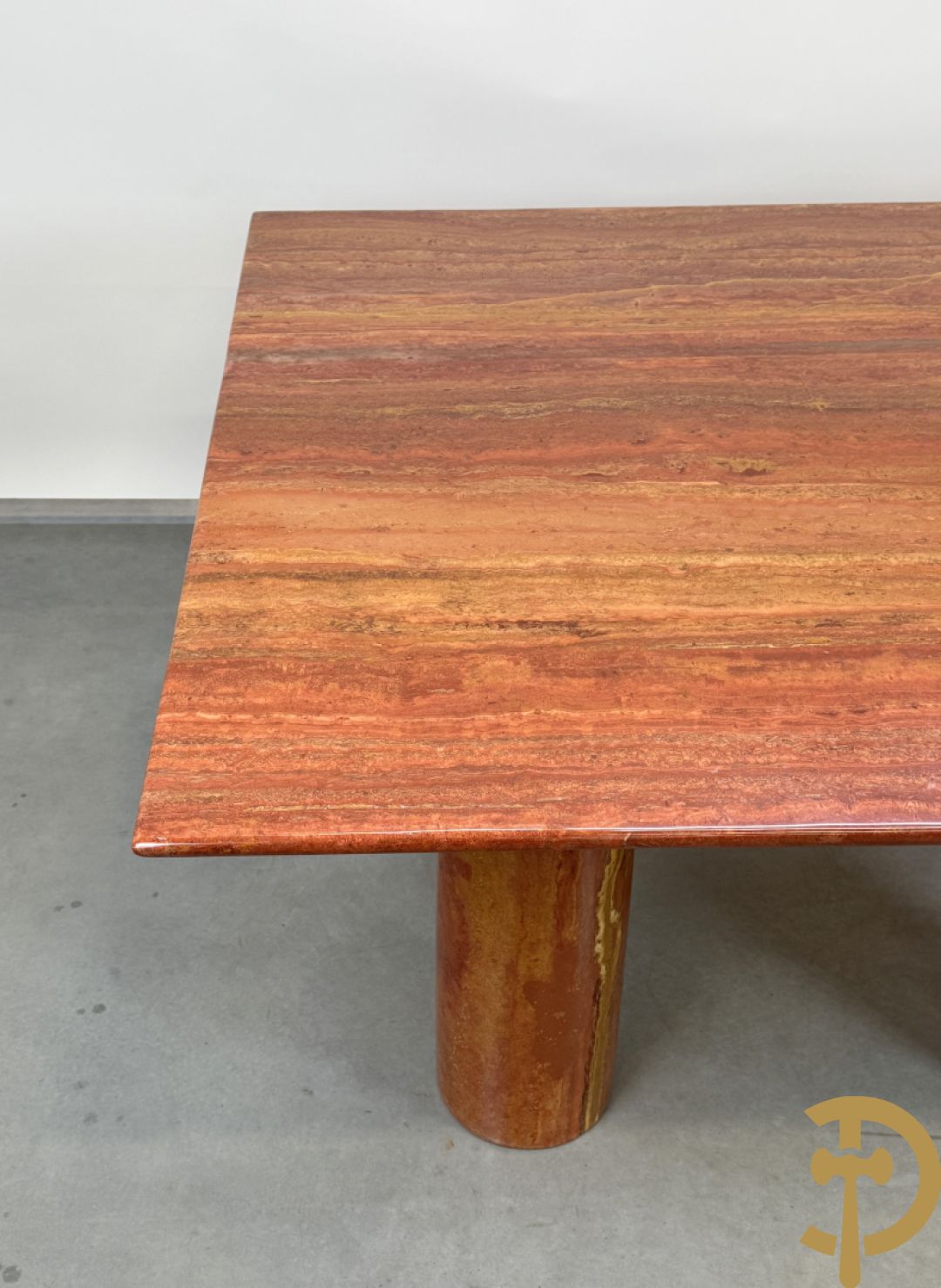 Geaderde marmeren Cassina tafel op 4 cilindervormige poten Mario Bellini