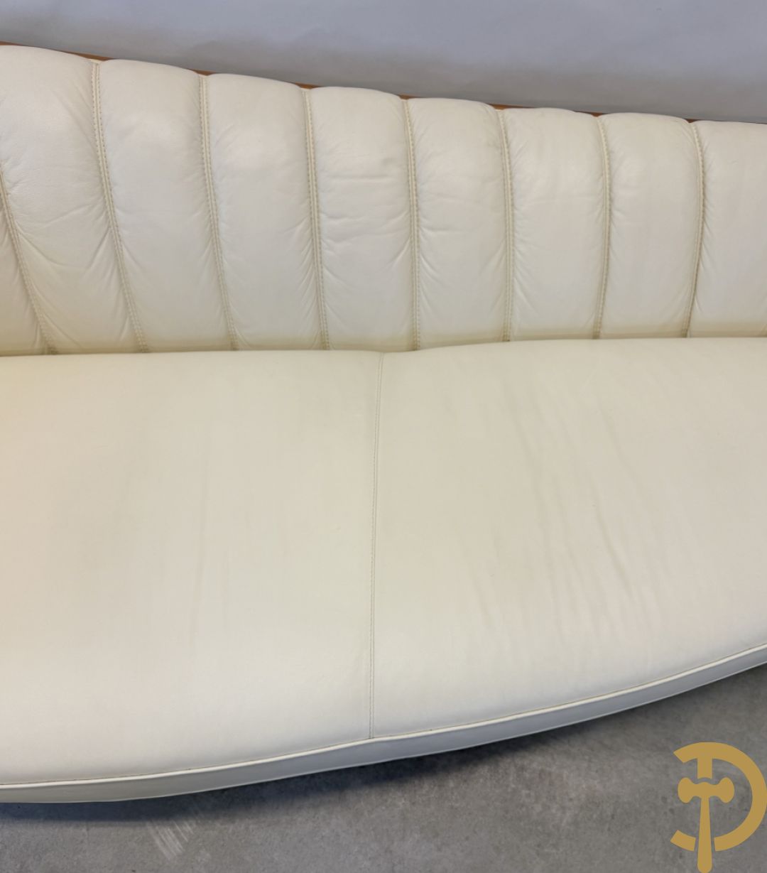 Wit lederen design zetel, Nieri getekend