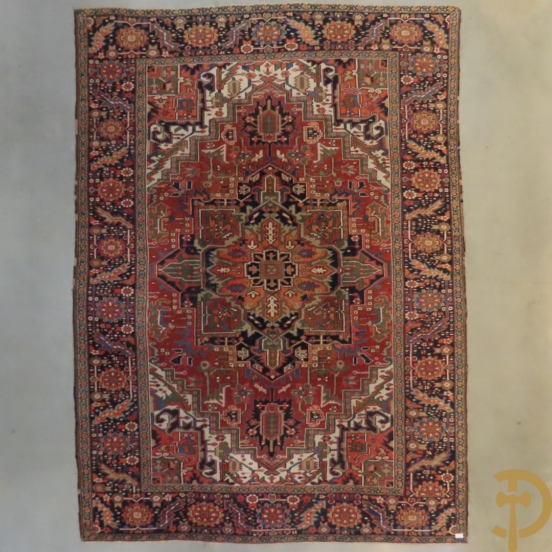 Antiek oosters handgeknoopt tapijt heriz