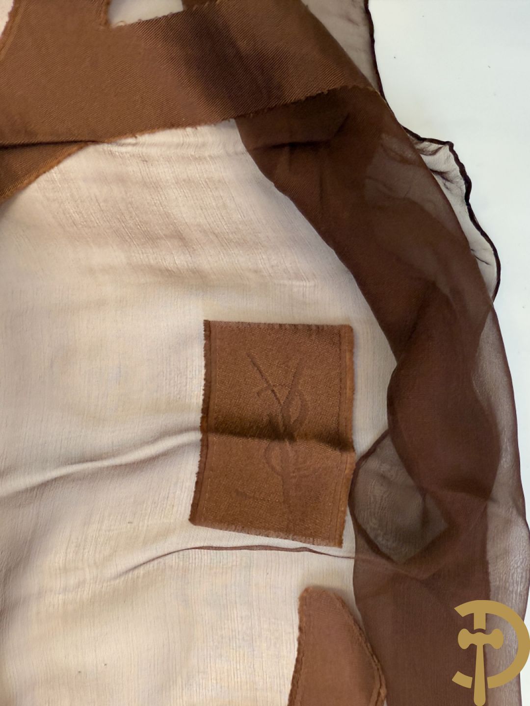 Vier foulards Yves Saint Laurent (nooit gedragen komt uit winkel restant)