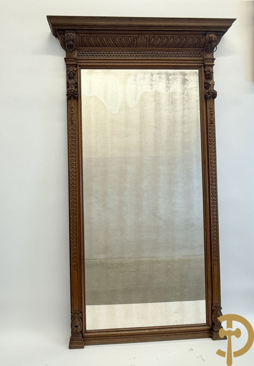 Massief eiken spiegel met knorrenlijst, hermen en Neo Renaissance sculptuur