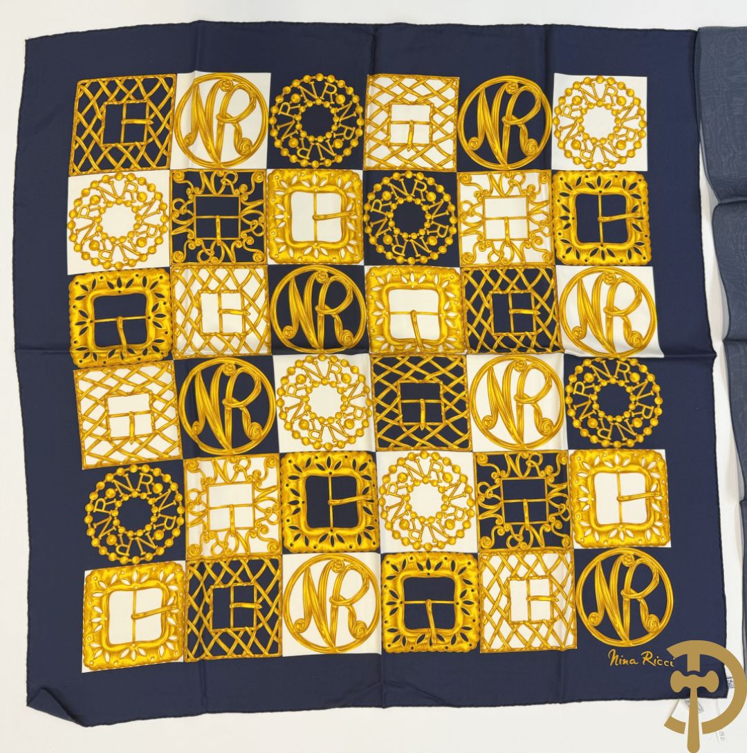 Vier foulards Nina Ricci (nooit gedragen komt uit winkel restant)