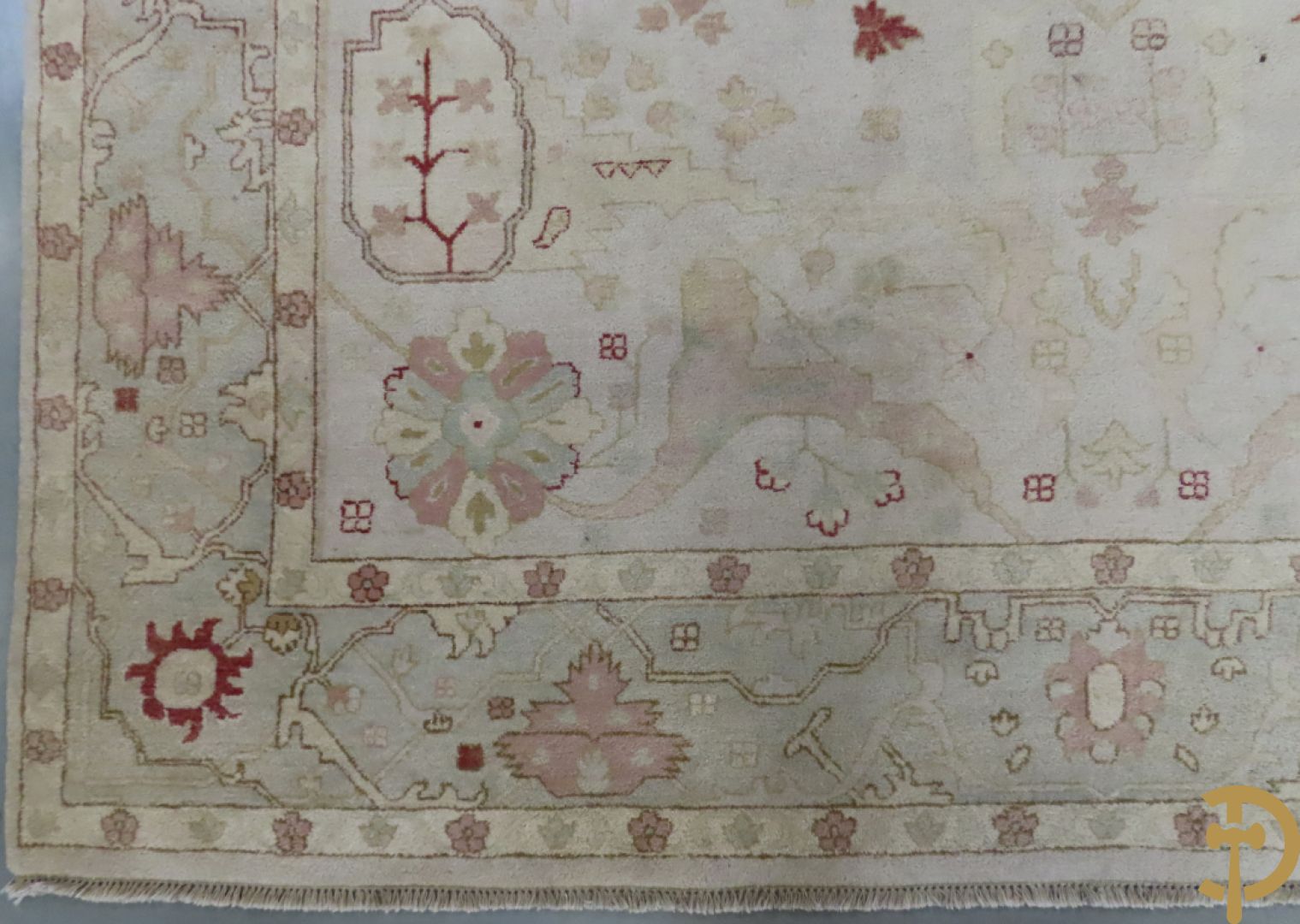 Oosters handgeknoopt tapijt met bloemenpatronen op beige fond, Oushak