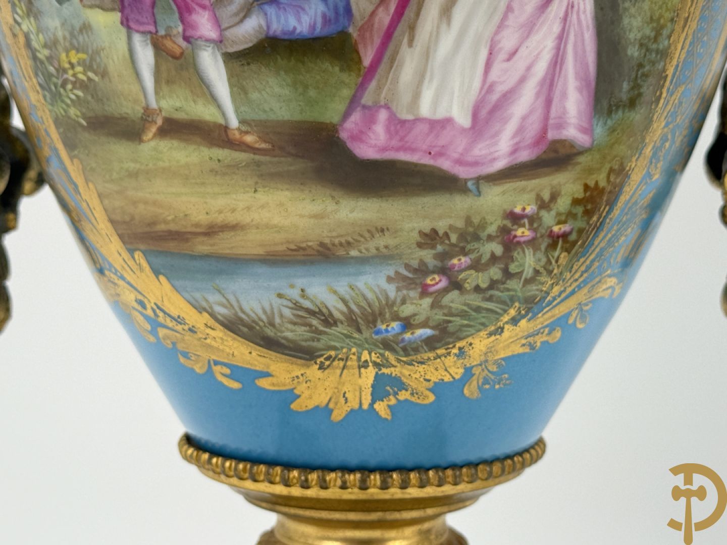 Driedelige bronzen Franse garnituur bezet met cupido