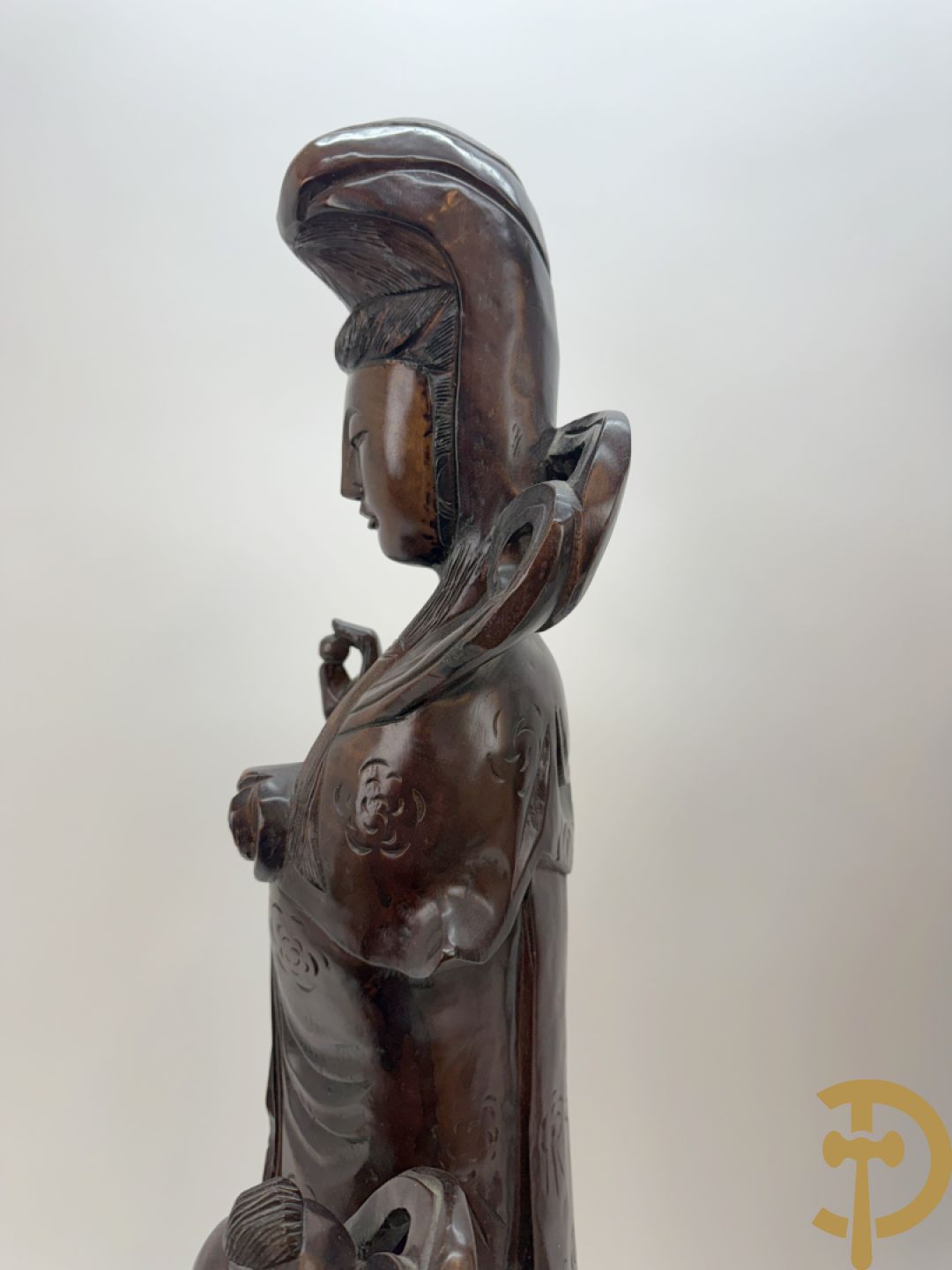 Aziatische houtsculptuur Guanying met 2 oosterse figuren + Oosterse man met baard