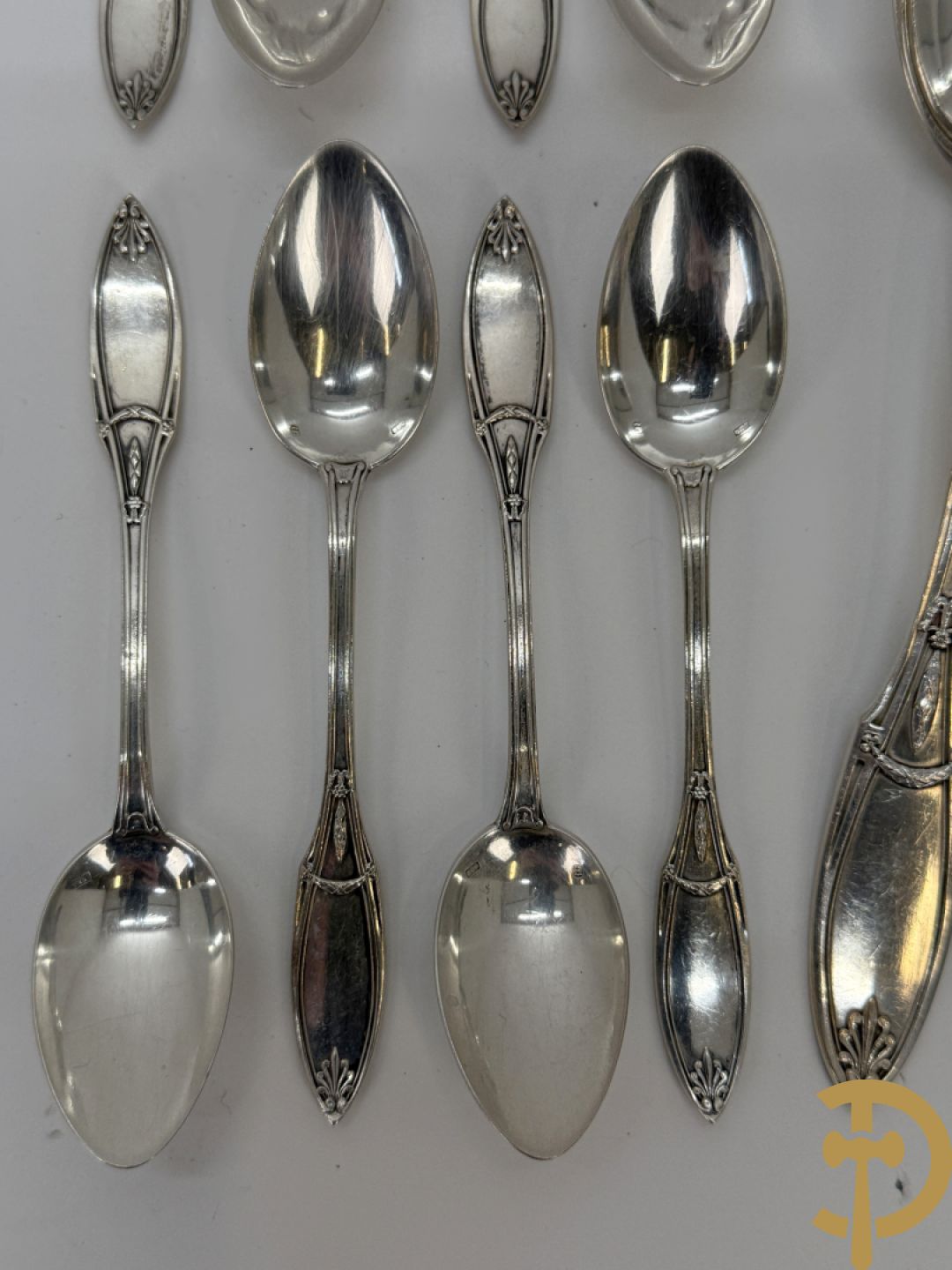 Massief zilveren bestek Delheid bestaande uit 12 vorken, 12 lepels en 12 koffielepels