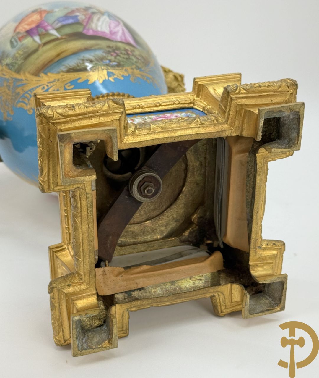 Driedelige bronzen Franse garnituur bezet met cupido