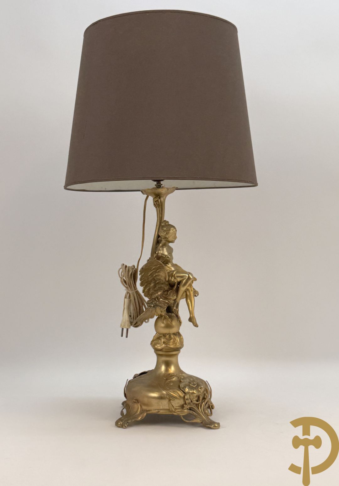 Metalen vergulde lampadaire met dame op arend