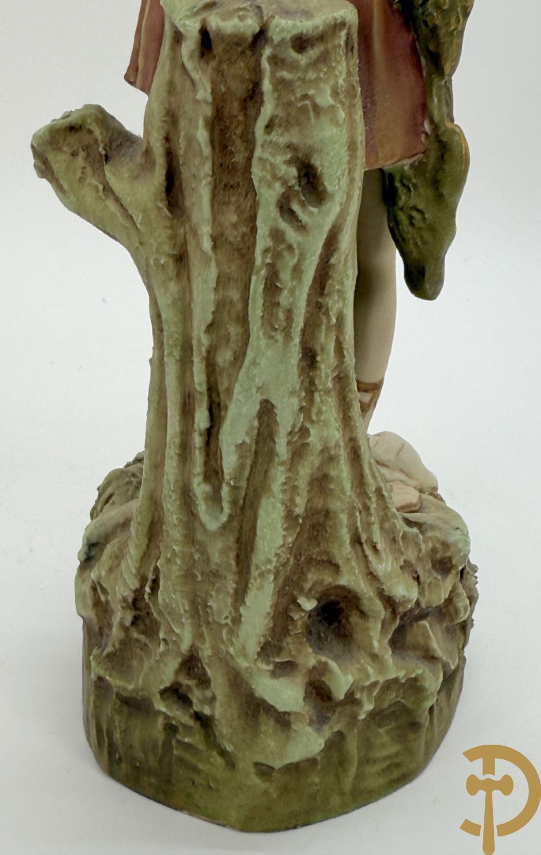 Herderspaar met ram in Royal Dux, onderaan gemerkt 351 en 352