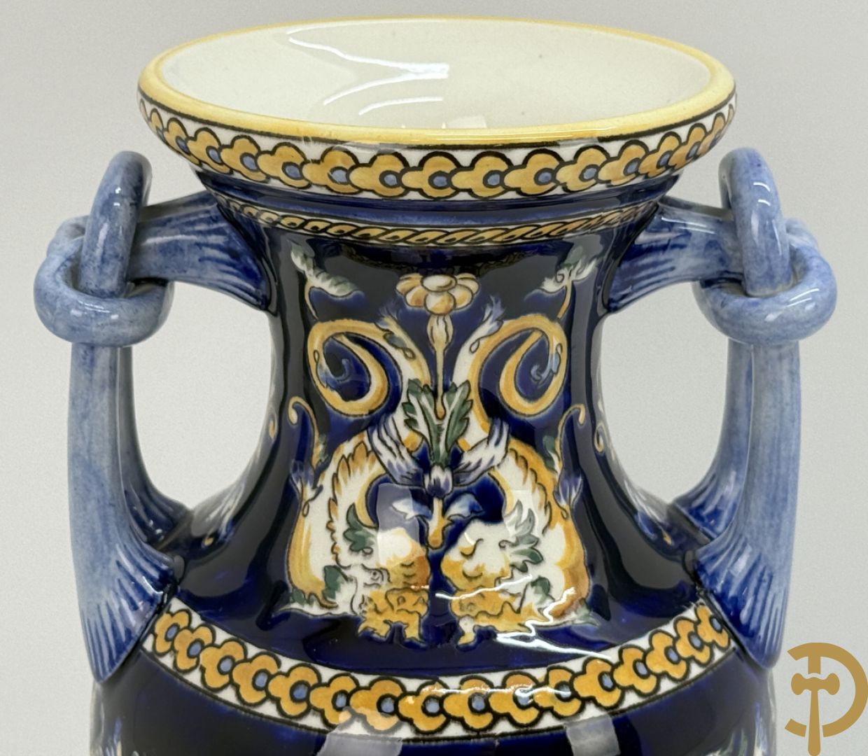 Gien schaal, 2 borden, coupe en 2 vazen met cupidodecor, decor 54