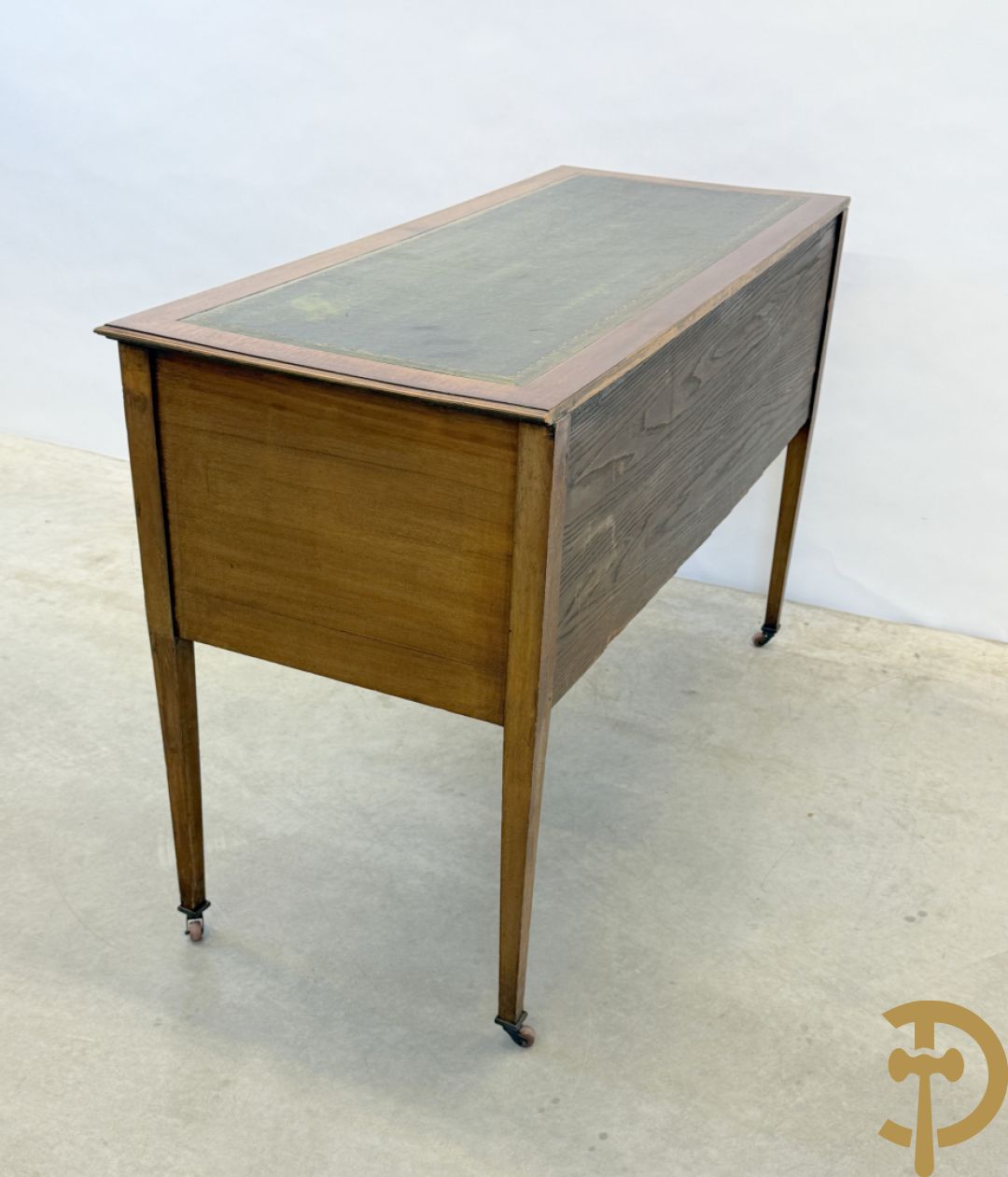 Engelse mahoniehouten opschiktafel met 4 lades op hoge pootjes