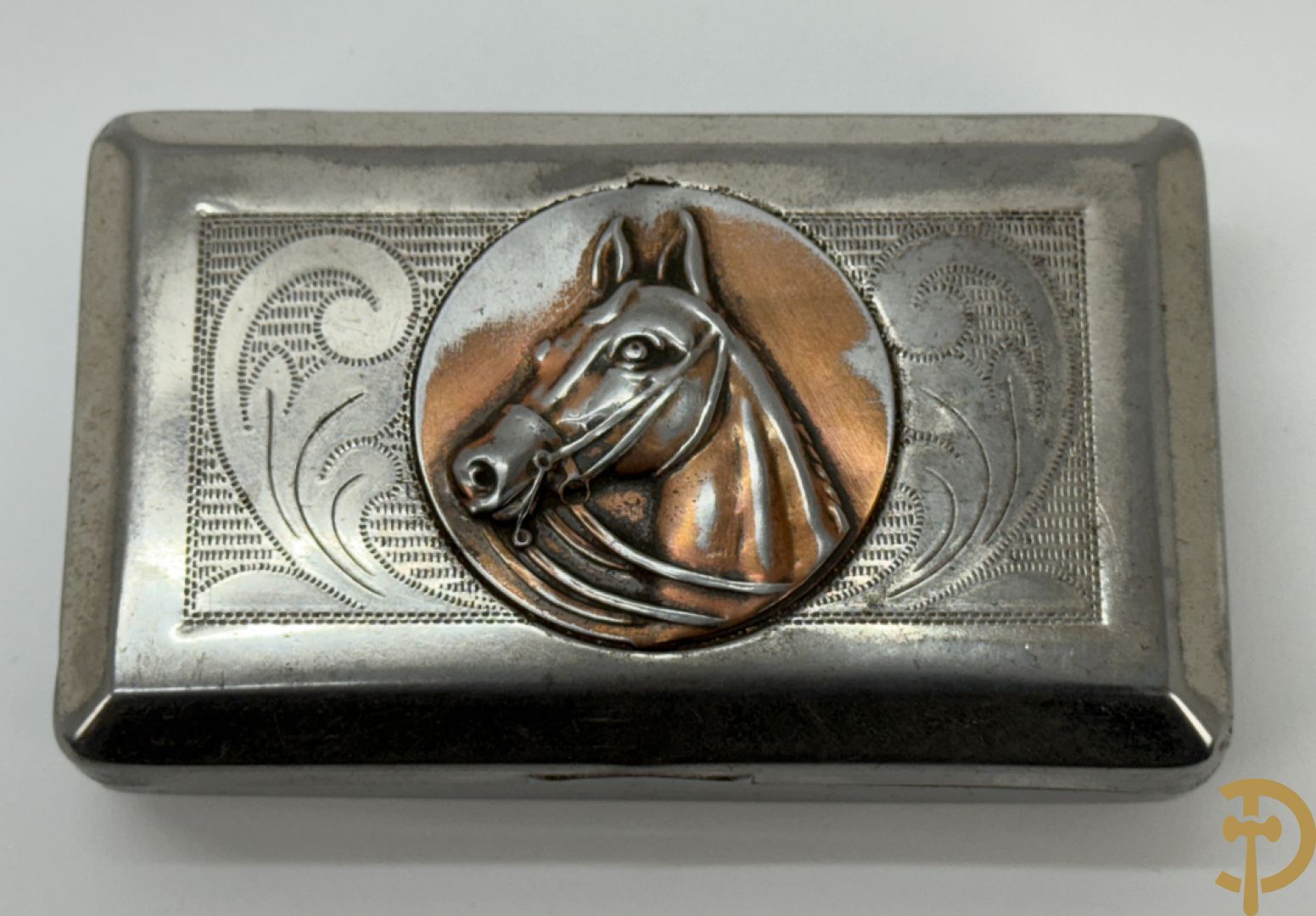 Vier verzilverde sigarettenetui