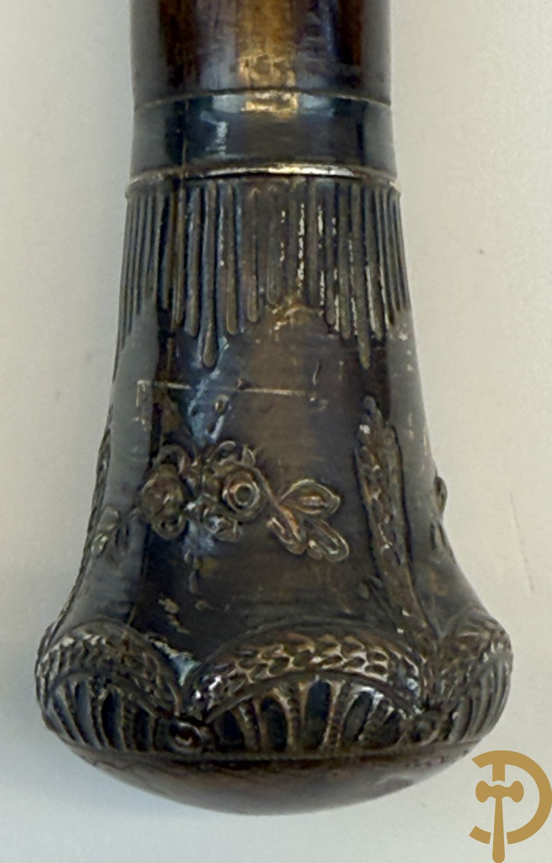 Verzameling wandelstokken met o.a. dierenhoofden en zilveren ornamenten