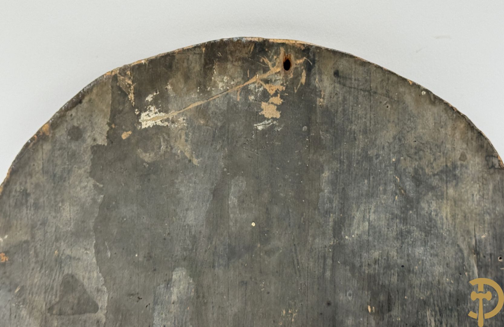 Rond handbeschilderd paneel met evangelist