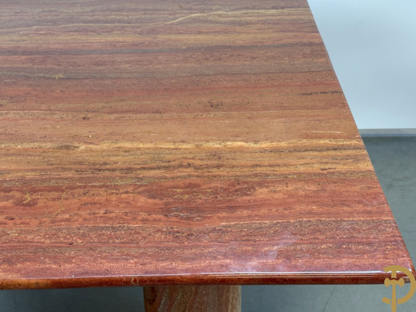 Geaderde marmeren Cassina tafel op 4 cilindervormige poten Mario Bellini