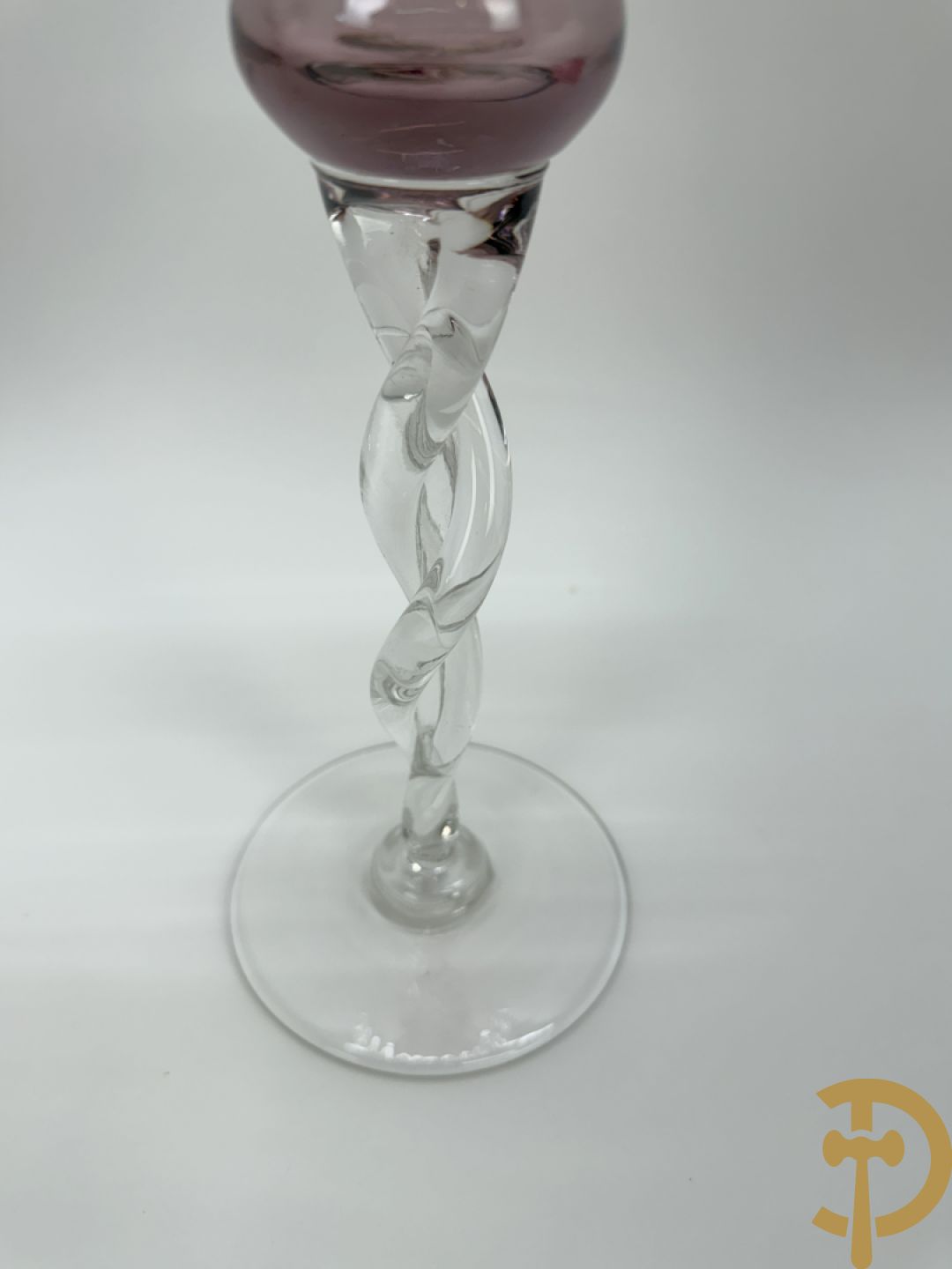 Roze mondgeblazen fluitvormige vaas + 2 Italiaanse getorste vazen