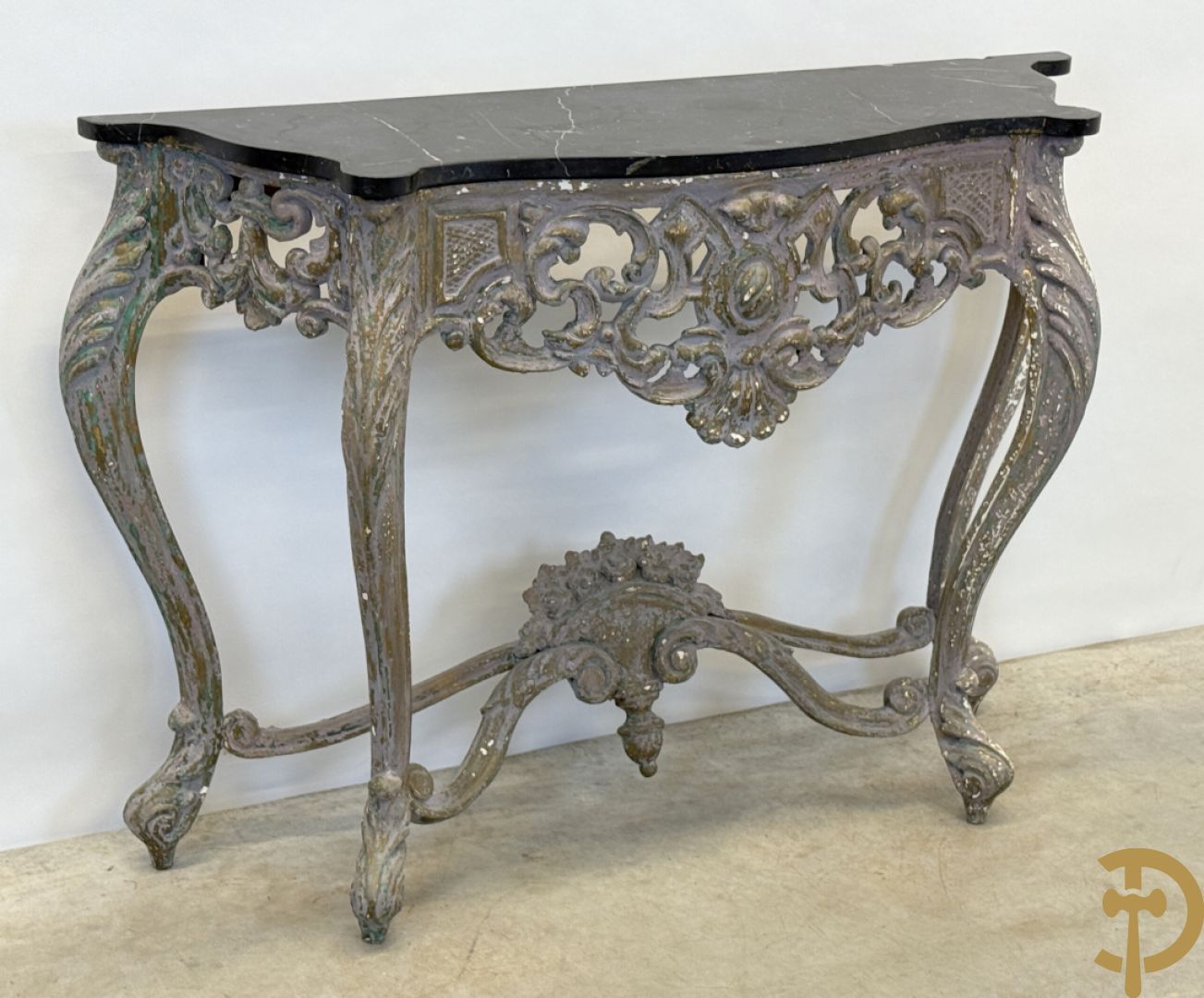 Gepatineerde Louis XV console met zwart marmeren blad