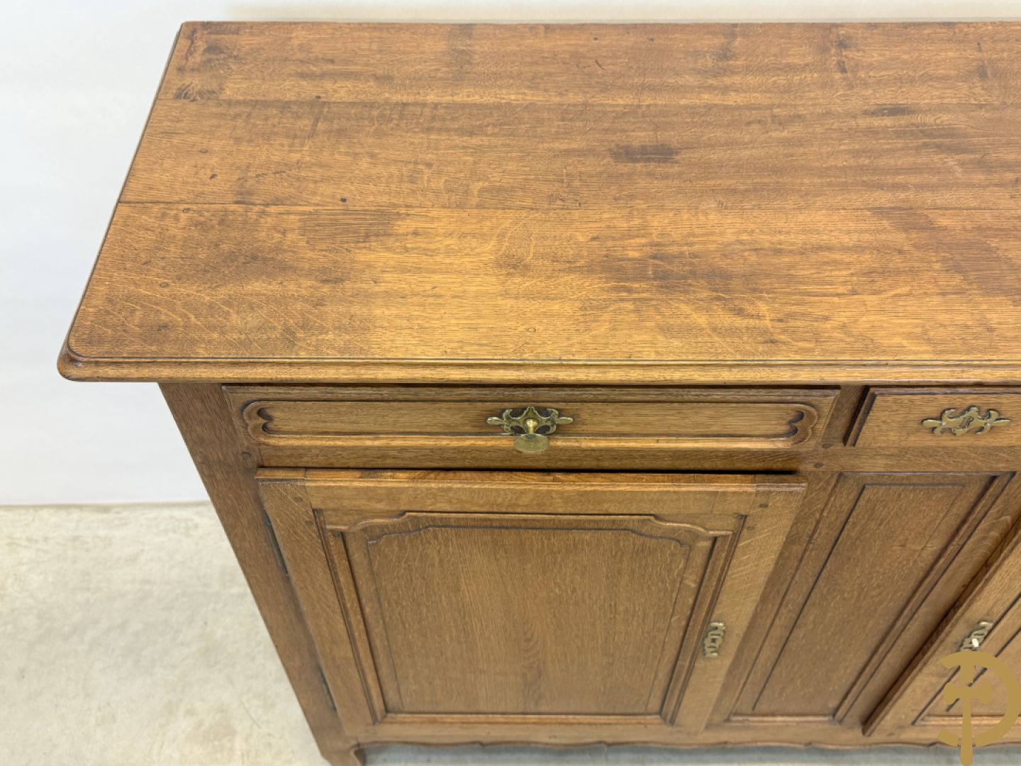 Vlaamse eiken tweedeursdresse met 3 lades en afgestoken panelen