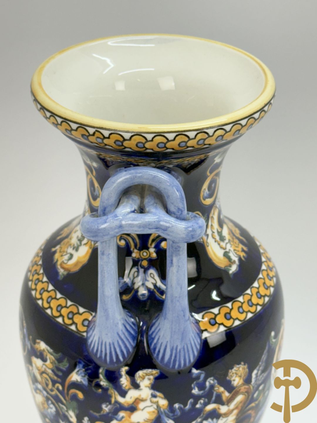 Gien schaal, 2 borden, coupe en 2 vazen met cupidodecor, decor 54