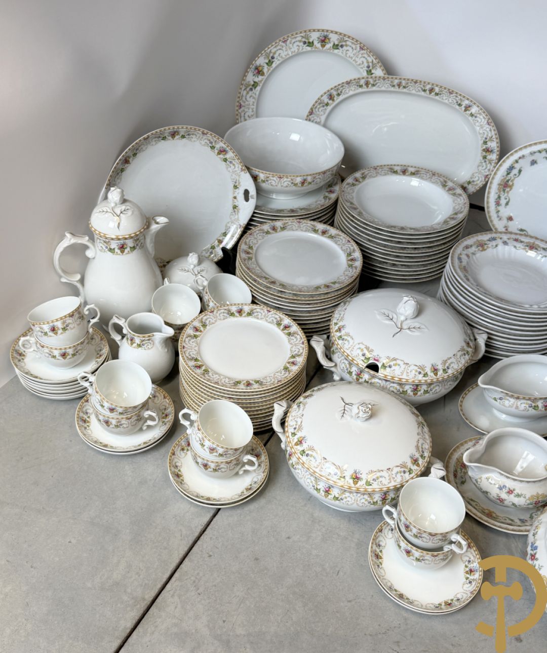Porseleinen eetservies met bloemendecor, Eschenbach + Porseleinen eet- en koffieservies met gebloemde rand, Fürstenberg