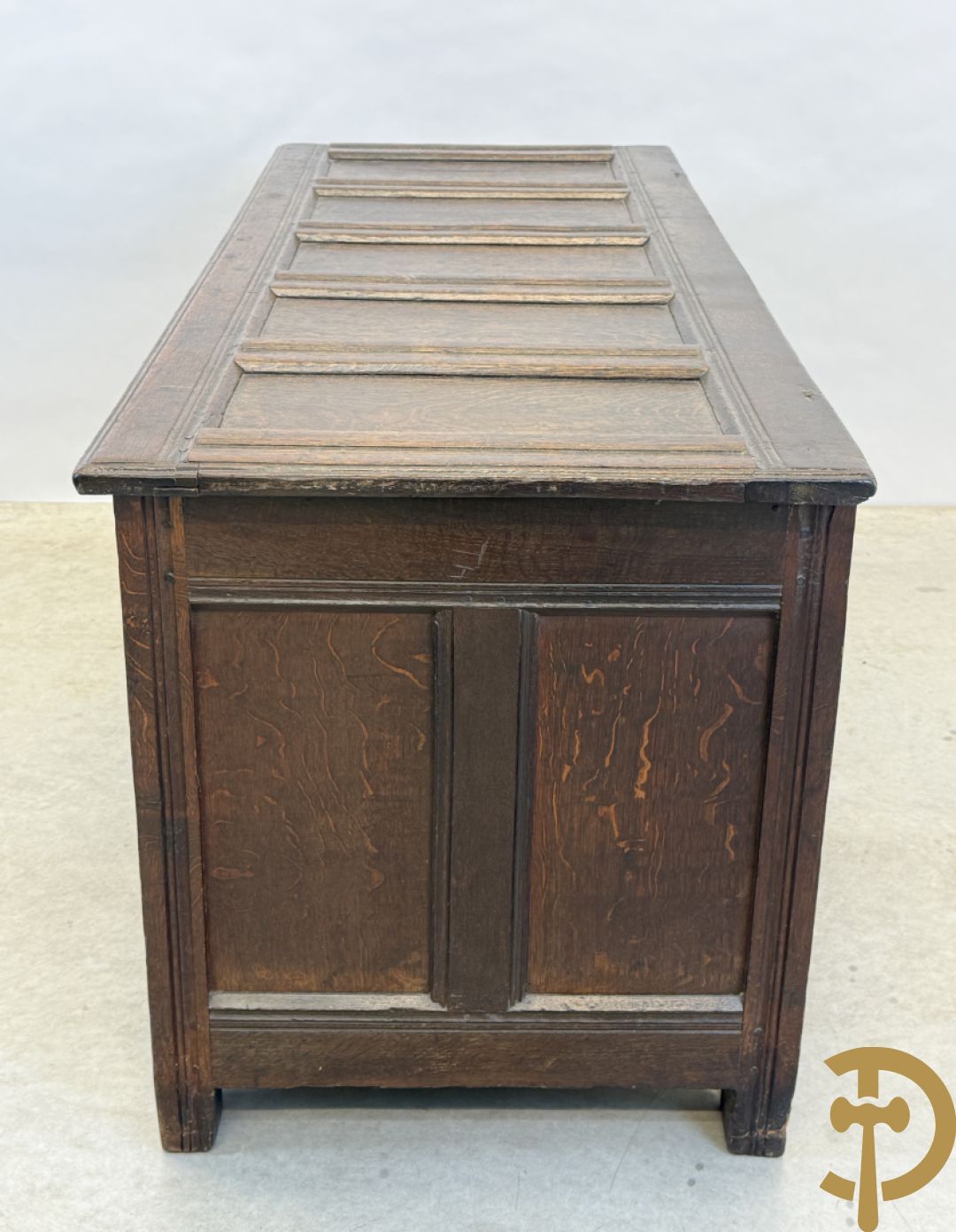 Massief eiken Engelse panelenkoffer, 18e