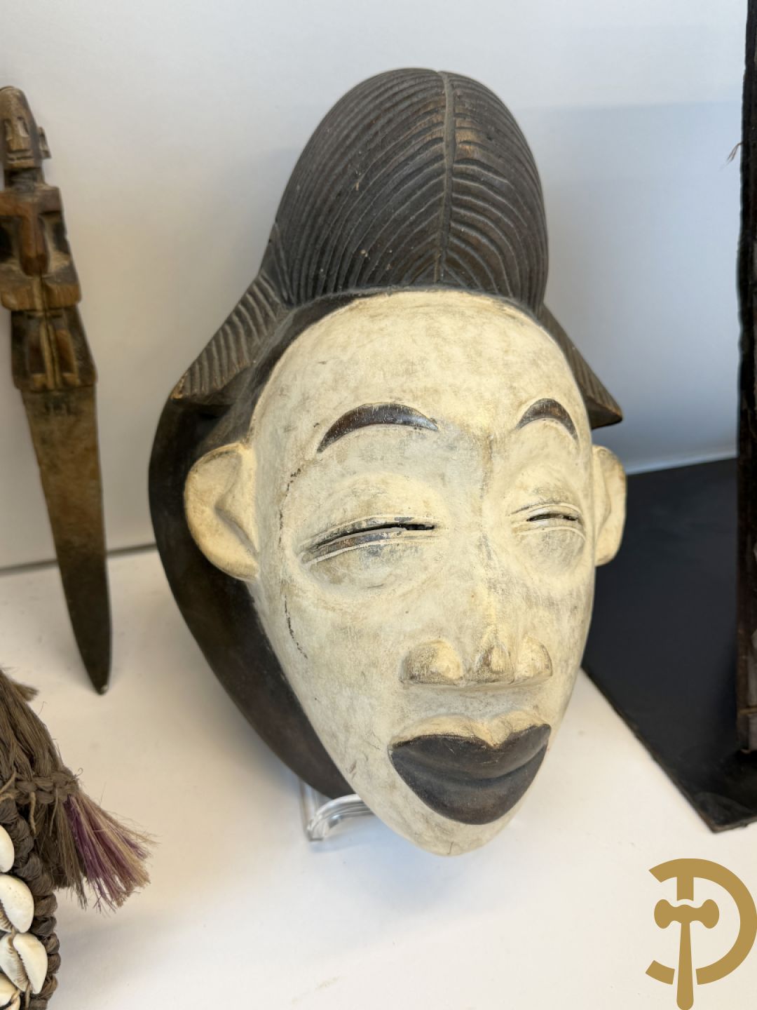 Afrikaanse sculpturen en maskers w.o. Sangye, Dogon, Lega