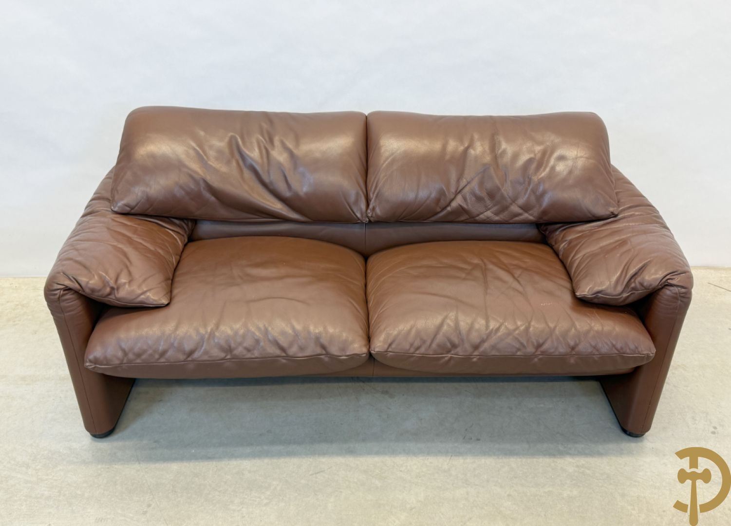 Paar bruin lederen canapé