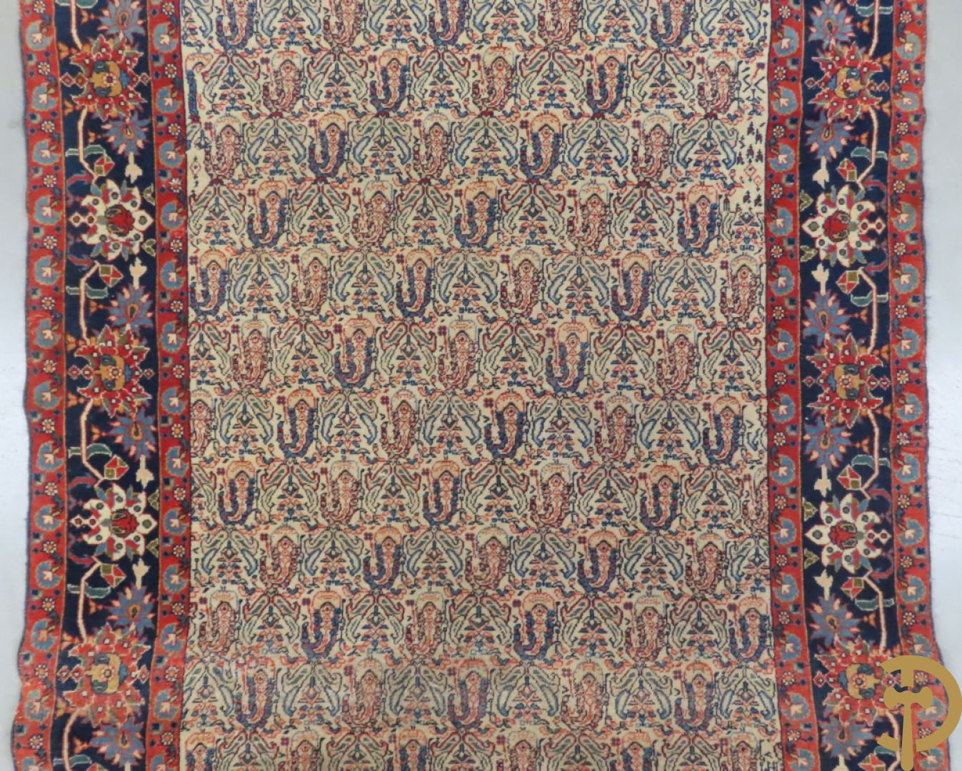 Antiek handgeknoopt tapijt met cashmeremotieven en florale omranding