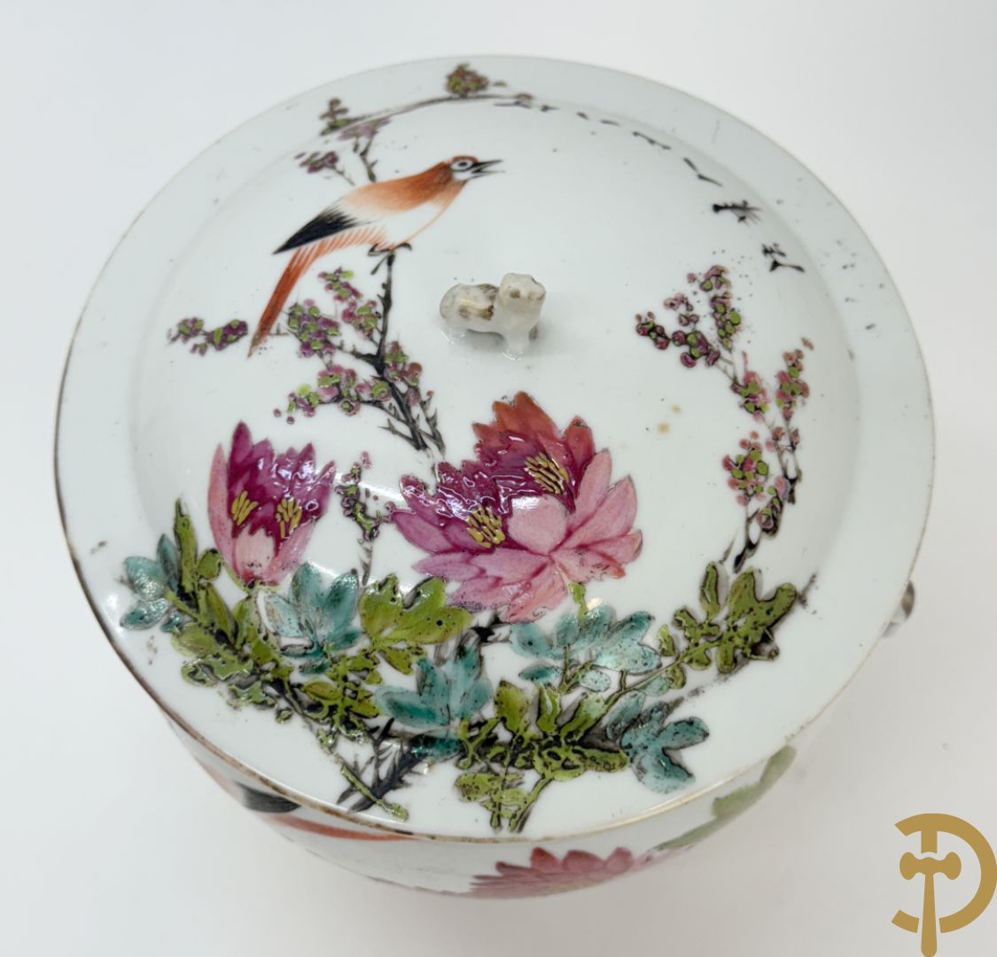 Chinese porseleinen dekselpotiche met vogel- en bloemendecor + Chinese porseleinen dekselkom met bloemen- en vogeldecor
