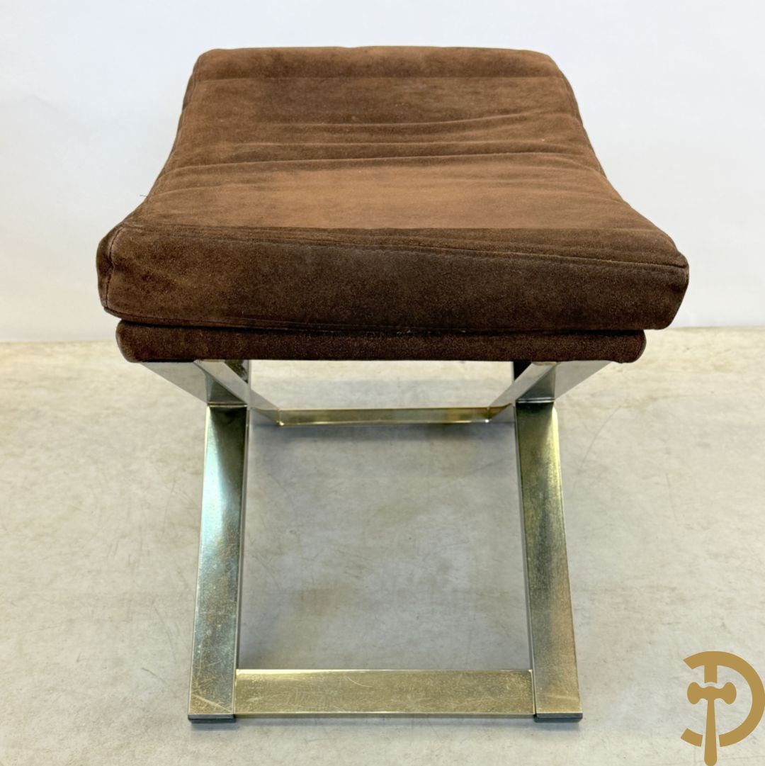 Wortelnotehouten sokkel, Mahay J.C. getekend + poef op koperen onderstel + 3 cigognetafels