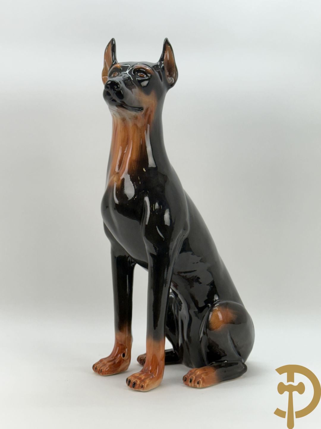 Dobberman in meerkleurige Italiaanse faience