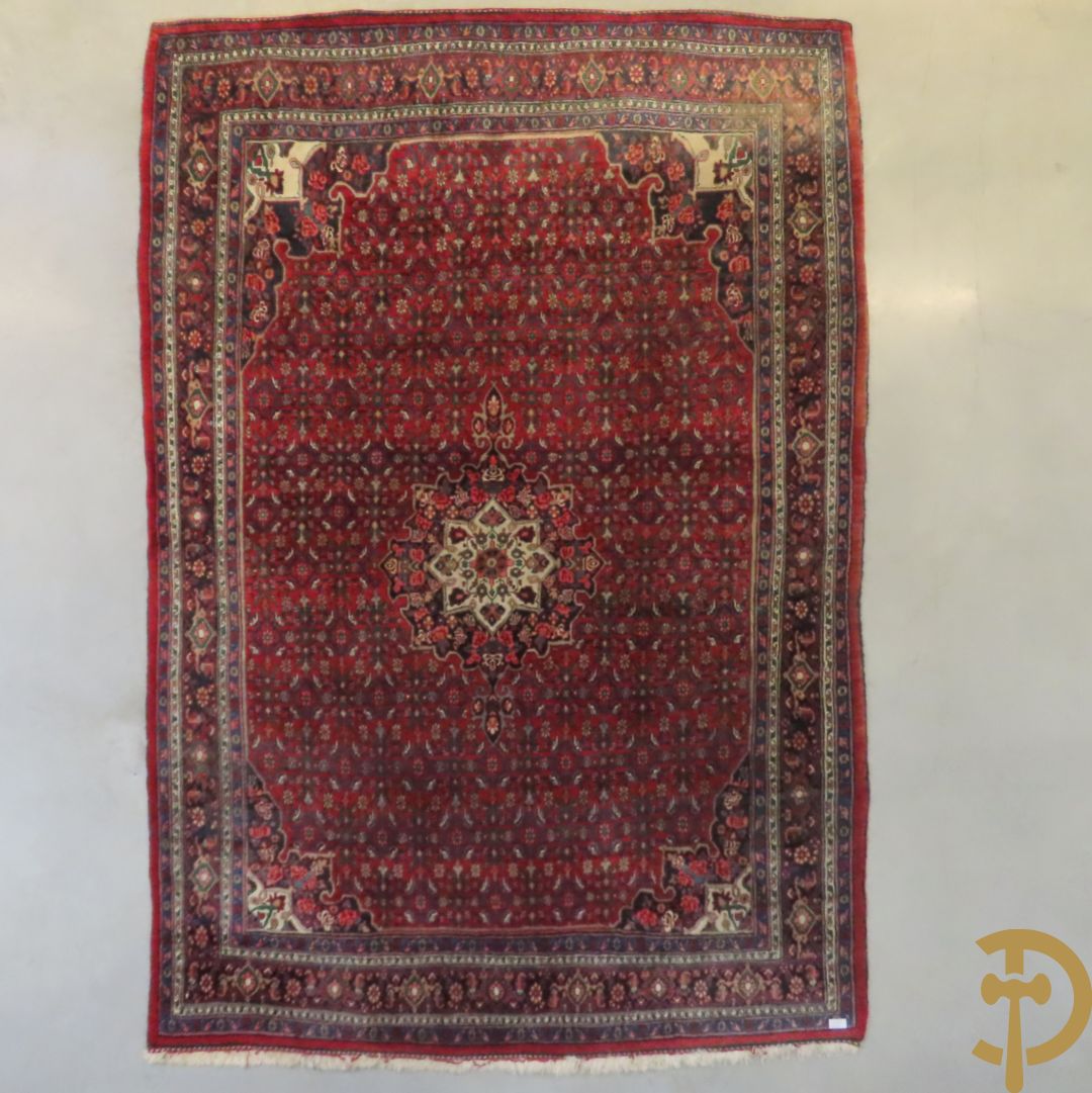 Oosters handgeknoopt tapijt